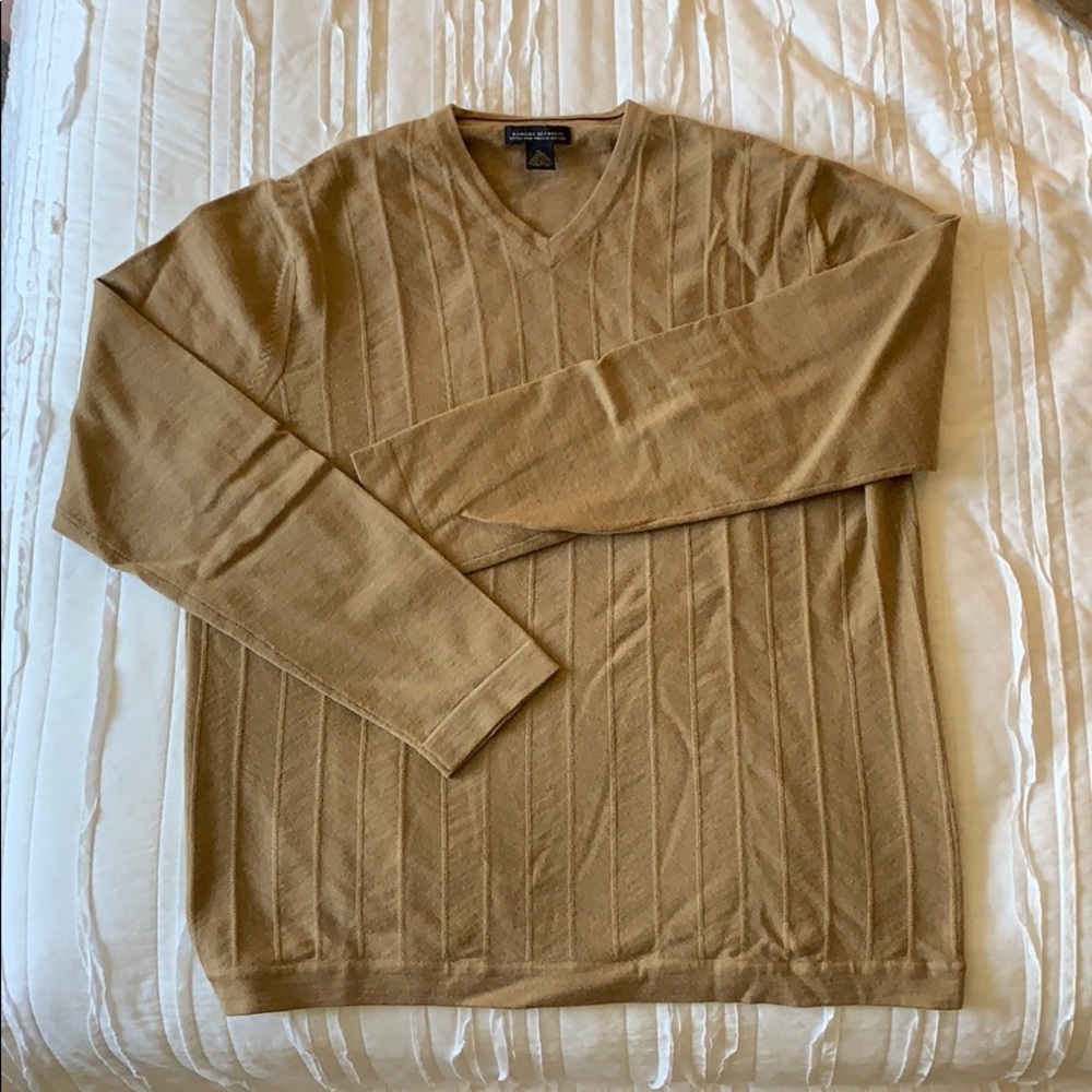 Banana Republic tan v-neck sweater, XL